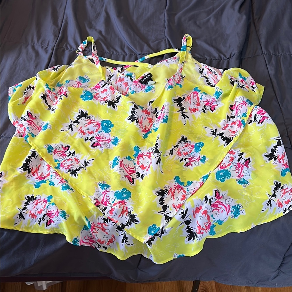 Torrid Plus Size 2 2X Handkerchief Criss Cross Back Yellow Floral Tank Top